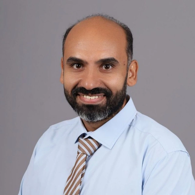 Mina Bebawy, Physics teacher